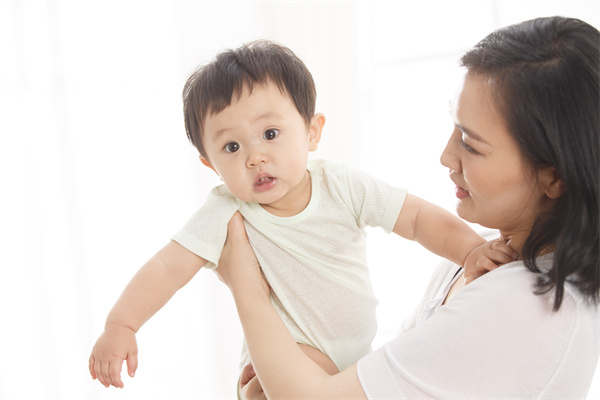 1656407859435505.jpg 攝圖網(wǎng)_501940987_嬰兒單親家庭兩個人媽媽和寶寶(企業(yè)商用).jpg