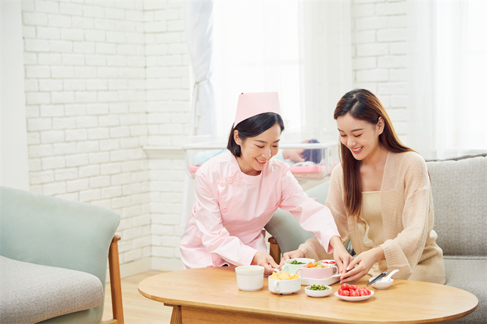 1657964849128531.jpg 攝圖網(wǎng)_501692299_月子中心護(hù)工給產(chǎn)婦準(zhǔn)備月子餐(企業(yè)商用) (1).jpg