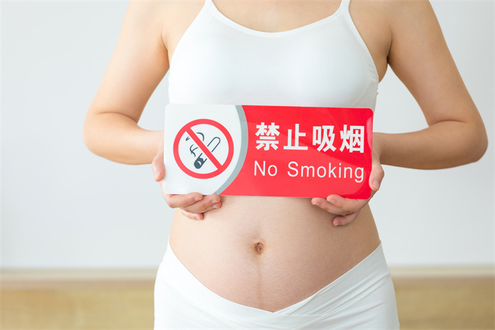 1664154272110908.jpg 攝圖網(wǎng)_501732342_拿著禁煙標識的孕婦特寫(非企業(yè)商用).jpg